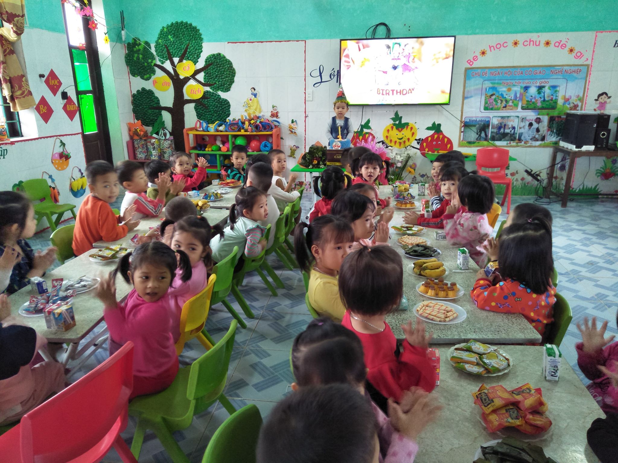 trẻ sinh nhật.jpg